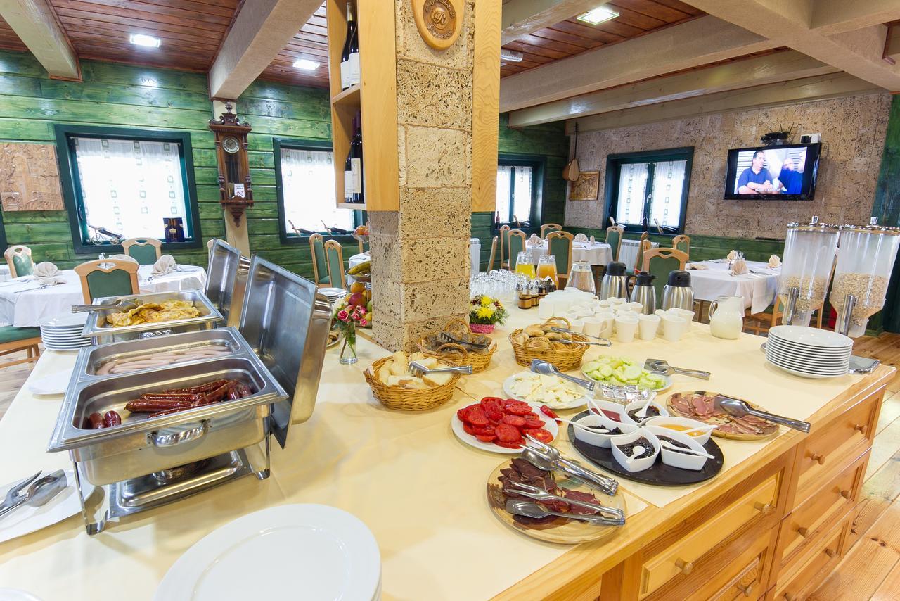 Hotel & Resort Gacka โมจโคแวก ภายนอก รูปภาพ